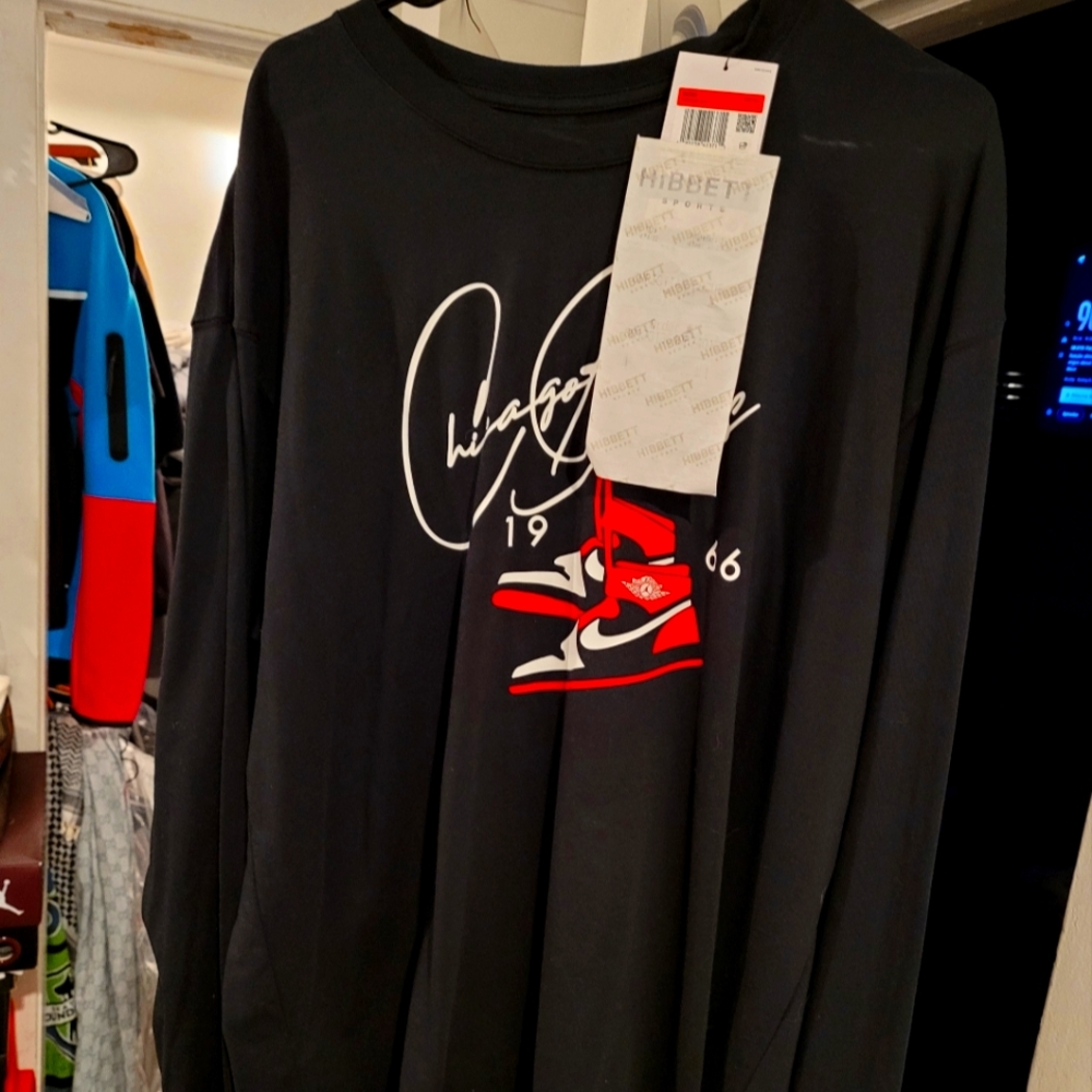 Nike Black Long Sleeve Shirt with Red Graphic Chicago Bulls